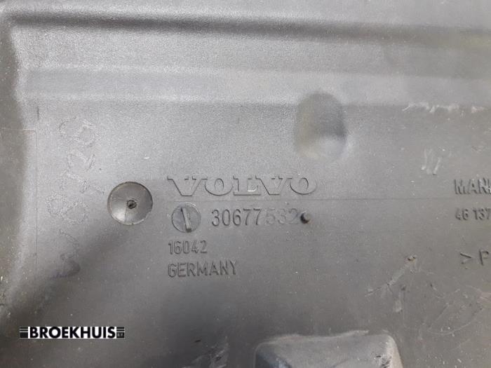Obudowa filtra powietrza z Volvo V50 (MW) 2.4 20V 2004