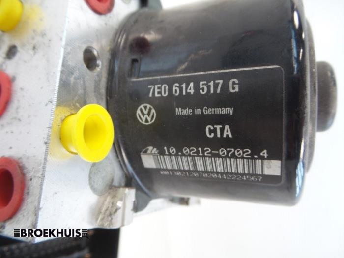 Bomba ABS de un Volkswagen Transporter T5 2.0 BiTDI DRF 2012