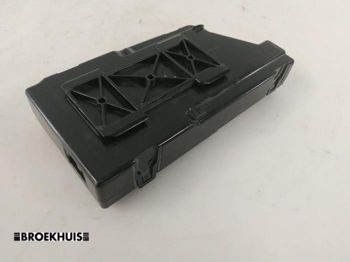 Używane Modul USB Volkswagen Transporter T5 2.0 BiTDI DRF Cena € 30,25 Z VAT oferowane przez Autobedrijf Broekhuis B.V.