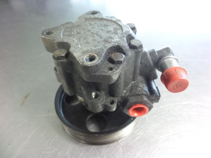Power steering pump from a Fiat Scudo (220Z) 1.9 TD 2000