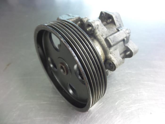 Power steering pump from a Fiat Scudo (220Z) 1.9 TD 2000