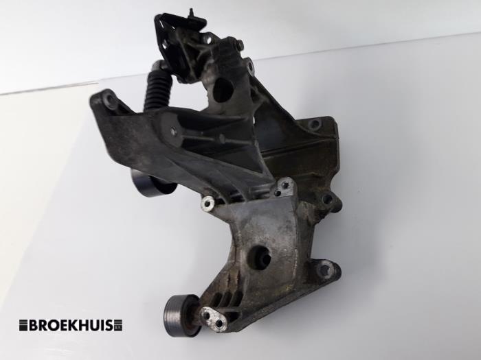 Used Engine mount Renault Megane Break/Grandtour (KA) 1.9 dCi Price € 15,00 Margin scheme offered by Autobedrijf Broekhuis B.V.