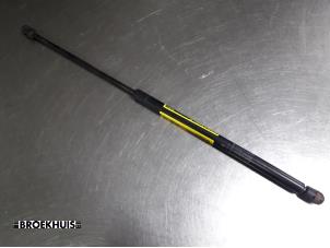 Used Rear gas strut, right BMW Mini One/Cooper (R50) 1.6 16V Cooper Price € 7,50 Margin scheme offered by Autobedrijf Broekhuis B.V.