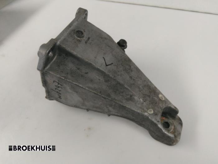 Used Engine mount Suzuki Grand Vitara I (FT/GT/HT) 2.0 16V Price € 15,00 Margin scheme offered by Autobedrijf Broekhuis B.V.