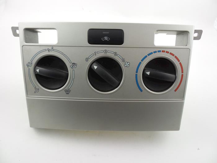 Heater control panel from a Toyota Corolla Verso (R10/11) 1.8 16V VVT-i 2004