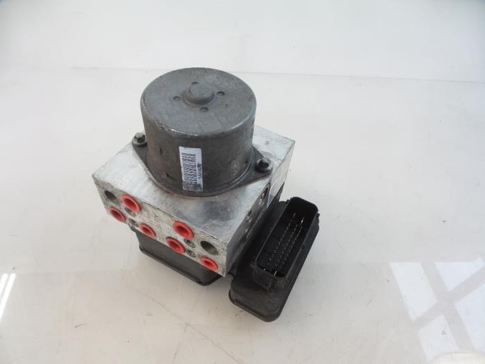 Usagé Bloc ABS Lancia Delta (844) 2.0 D Multijet 16V 165 Prix € 50,00 Règlement à la marge proposé par Autobedrijf Broekhuis B.V.