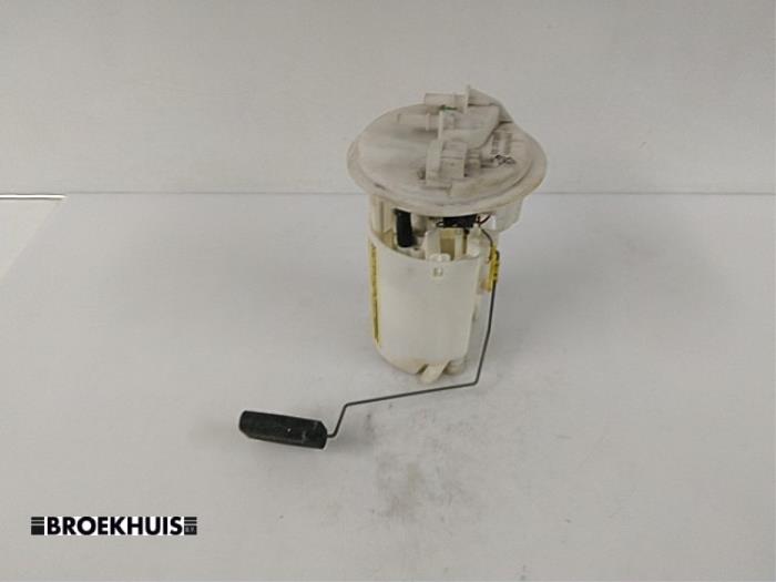 Usagé Pompe à carburant Renault Clio II (BB/CB) 1.2 16V Prix € 25,00 Règlement à la marge proposé par Autobedrijf Broekhuis B.V.