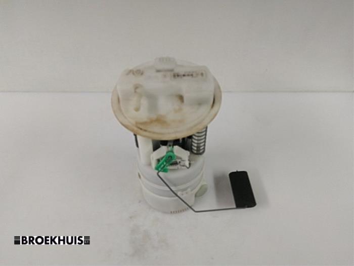 Usagé Pompe à carburant Renault Clio III (BR/CR) 1.2 16V 75 Prix € 25,00 Règlement à la marge proposé par Autobedrijf Broekhuis B.V.