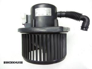 Usados Motor de ventilador de calefactor Nissan Vanette (C23) 2.3 D E/Cargo Precio € 15,00 Norma de margen ofrecido por Autobedrijf Broekhuis B.V.