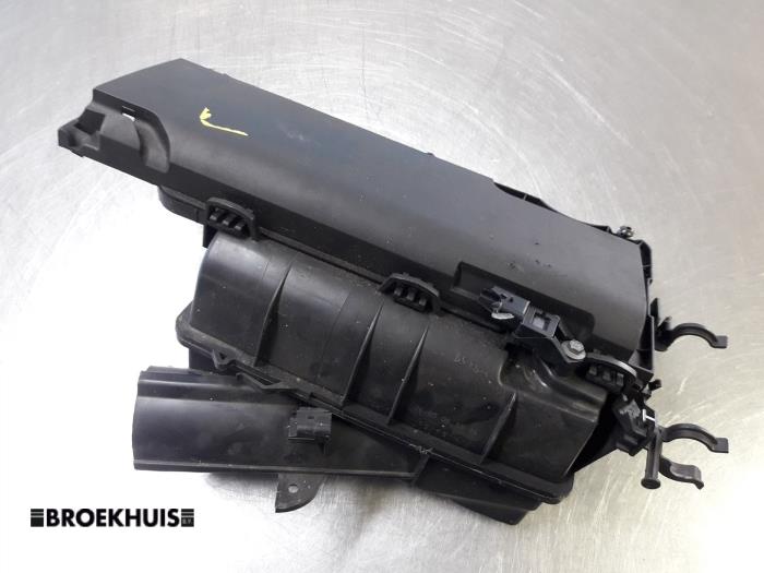 Gebrauchte Luftfiltergehäuse Peugeot 207/207+ (WA/WC/WM) 1.4 HDi Preis € 20,00 Margenregelung angeboten von Autobedrijf Broekhuis B.V.