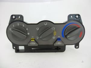 Usados Panel de control de calefacción Hyundai Accent 1.3i 12V Precio € 20,00 Norma de margen ofrecido por Autobedrijf Broekhuis B.V.