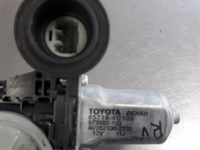 Mécanique vitre 2portes avant droite d'un Toyota Yaris II (P9) 1.0 12V VVT-i 2008