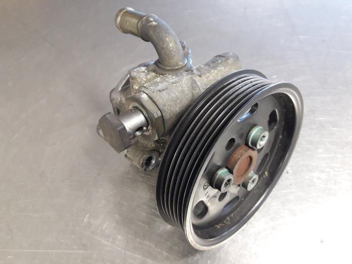 Usagé Pompe de direction Volkswagen Caddy II (9K9A) 1.9 SDI Prix € 35,00 Règlement à la marge proposé par Autobedrijf Broekhuis B.V.