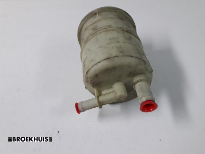 Power steering fluid reservoir from a Peugeot 807 2.2 HDiF 16V 2005