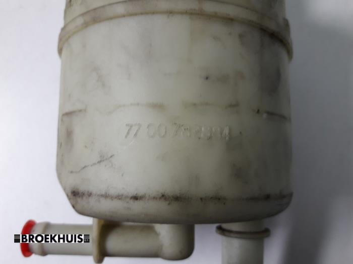 Power steering fluid reservoir from a Peugeot 807 2.2 HDiF 16V 2005