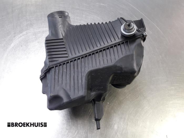 Begagnade Luftfilterhus Renault Megane II Grandtour (KM) 1.5 dCi 80 Pris € 15,00 Marginaltabell erbjuds av Autobedrijf Broekhuis B.V.