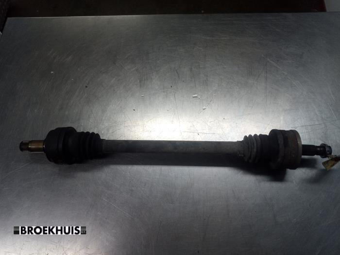 Gebrauchte Antriebswelle links hinten Mercedes C Sportcoupé (C203) 2.0 C-180 16V Preis € 35,00 Margenregelung angeboten von Autobedrijf Broekhuis B.V.
