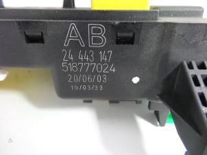 Usados Caja de fusibles Opel Signum (F48) 2.2 DTI 16V Precio € 20,00 Norma de margen ofrecido por Autobedrijf Broekhuis B.V.