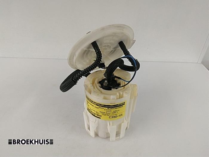 Usagé Pompe à carburant Opel Zafira (M75) 1.9 CDTI Prix € 30,00 Règlement à la marge proposé par Autobedrijf Broekhuis B.V.