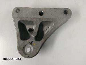 Engine mount from a Volkswagen Polo IV (9N1/2/3) 1.9 SDI 2005