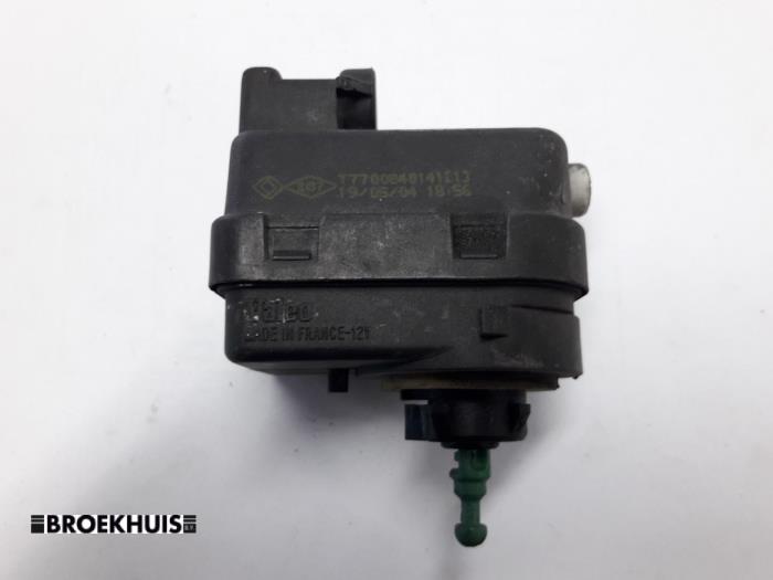 Używane Silnik reflektora Renault Laguna II (BG) 1.9 dCi 120 Cena € 10,00 Procedura marży oferowane przez Autobedrijf Broekhuis B.V.