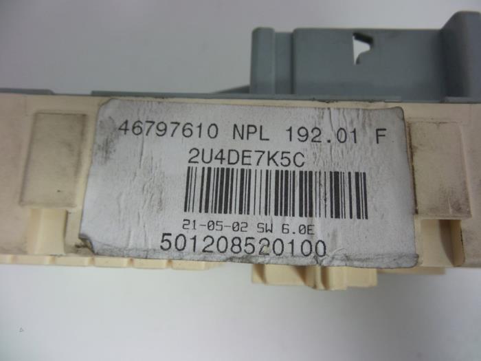 Porte fusible d'un Fiat Stilo (192A/B) 1.2 16V 3-Drs. 2002