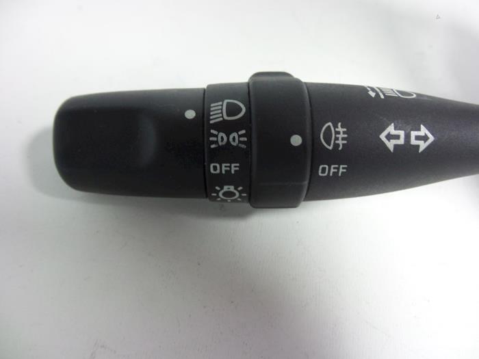 Indicator switch from a Nissan Almera (N16) 1.5 16V 2000