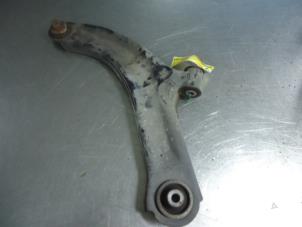 Used Front wishbone, left Renault Clio III (BR/CR) 1.5 dCi 85 Price € 30,00 Margin scheme offered by Autobedrijf Broekhuis B.V.