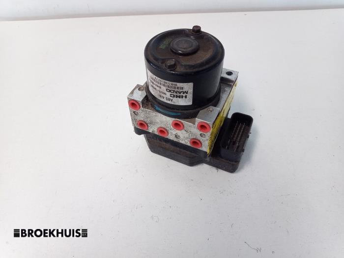 ABS pump Hyundai Trajet 2.0 CRDi 16V BM60106300 D4EA MANDO