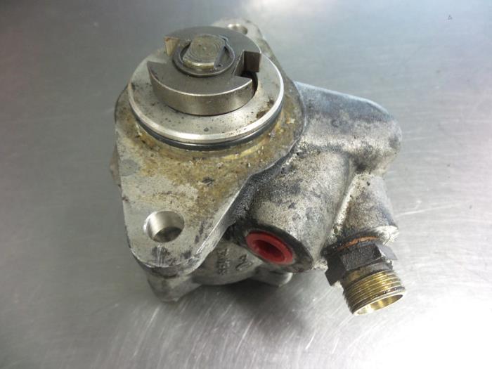 Power steering pump from a Fiat Ducato (230/231/232) 2.5 TDI 18 1998