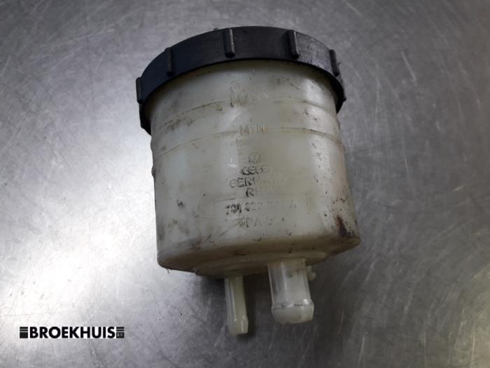 Begagnade Styrservotank Volkswagen Transporter/Caravelle T4 1.9 TDI Pris € 10,00 Marginaltabell erbjuds av Autobedrijf Broekhuis B.V.