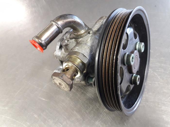 Usagé Pompe de direction Volkswagen Passat Variant (3B6) 2.0 Prix € 45,00 Règlement à la marge proposé par Autobedrijf Broekhuis B.V.