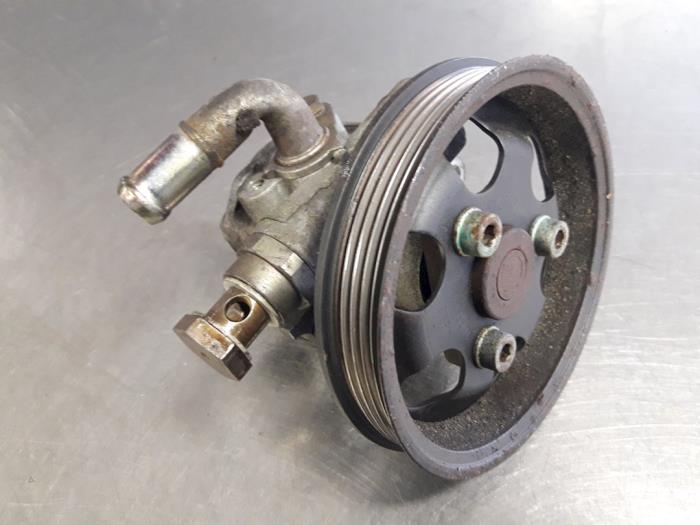 Usagé Pompe de direction Volkswagen Passat Variant (3B5) 1.6 Prix € 25,00 Règlement à la marge proposé par Autobedrijf Broekhuis B.V.