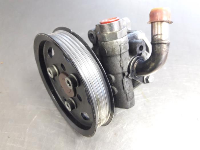 Used Power steering pump Volkswagen Passat Variant (3B6) 1.9 TDI 130 Price € 25,00 Margin scheme offered by Autobedrijf Broekhuis B.V.