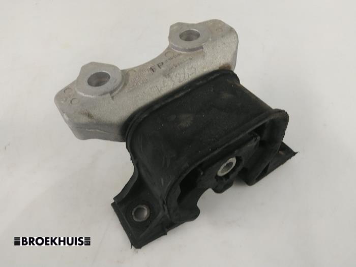 Used Engine mount Opel Meriva (A) 1.6 16V Price € 15,00 Margin scheme offered by Autobedrijf Broekhuis B.V.