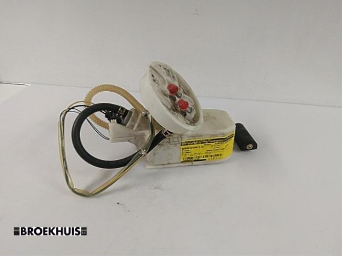 Usagé Pompe à carburant Nissan Primera (P11) 2.0 SRi 16V Prix € 15,00 Règlement à la marge proposé par Autobedrijf Broekhuis B.V.