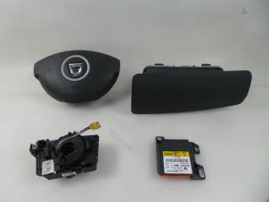 Usagé Set de airbag Dacia Duster (HS) 1.6 16V Prix € 150,00 Règlement à la marge proposé par Autobedrijf Broekhuis B.V.