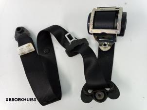 Used Front seatbelt, right BMW 5 serie (E60) 520i 24V Price € 15,00 Margin scheme offered by Autobedrijf Broekhuis B.V.