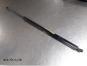 Used Rear gas strut, right Volkswagen Transporter T5 1.9 TDi Price € 24,20 Inclusive VAT offered by Autobedrijf Broekhuis B.V.