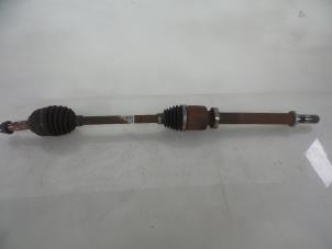 Used Front drive shaft, right Renault Clio III Estate/Grandtour (KR) 1.5 dCi FAP Price € 45,00 Margin scheme offered by Autobedrijf Broekhuis B.V.