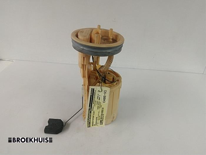 Used Electric fuel pump Volkswagen Multivan T5 (7E/7HC/7HF/7HM) 1.9 TDi Price € 30,00 Margin scheme offered by Autobedrijf Broekhuis B.V.