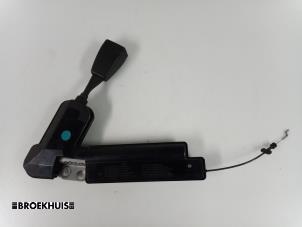 Used Seatbelt tensioner, left BMW 3 serie (E36/4) 316i Price € 20,00 Margin scheme offered by Autobedrijf Broekhuis B.V.