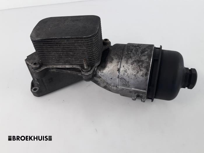 Gebrauchte Ölfiltergehäuse Volvo C30 (EK/MK) 1.6 D 16V Preis € 30,00 Margenregelung angeboten von Autobedrijf Broekhuis B.V.