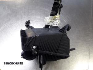 Używane Obudowa filtra powietrza Renault Kangoo Express (FW) 1.5 dCi 85 Cena € 20,00 Procedura marży oferowane przez Autobedrijf Broekhuis B.V.