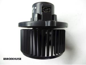 Usados Motor de ventilador de calefactor Kia Cerato 1.6 16V Precio € 35,00 Norma de margen ofrecido por Autobedrijf Broekhuis B.V.