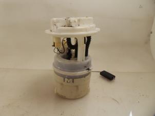 Used Electric fuel pump Peugeot 206 (2A/C/H/J/S) 1.4 XR,XS,XT,Gentry Price € 35,00 Margin scheme offered by Autobedrijf Broekhuis B.V.