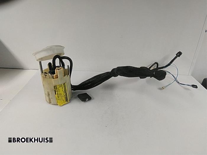 Gebrauchte Kraftstoffpumpe Elektrisch Mercedes E (W211) 2.2 E-200 CDI 16V Preis € 25,00 Margenregelung angeboten von Autobedrijf Broekhuis B.V.