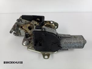 Używane Mechanizm zamka tylnej klapy Mercedes E Combi (S210) 4.2 E-420 32V Cena € 40,00 Procedura marży oferowane przez Autobedrijf Broekhuis B.V.