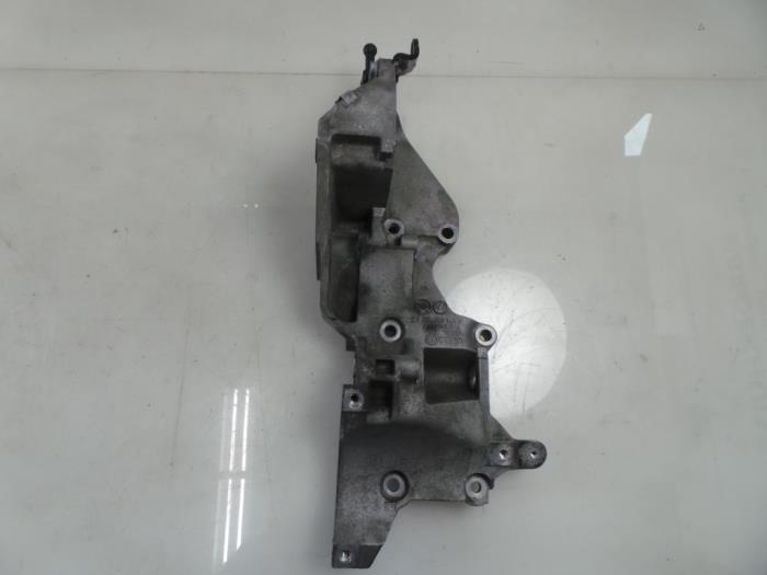 Used Alternator lower bracket Volkswagen Passat (3C2) 2.0 TDI 16V 170 Price € 50,00 Margin scheme offered by Autobedrijf Broekhuis B.V.