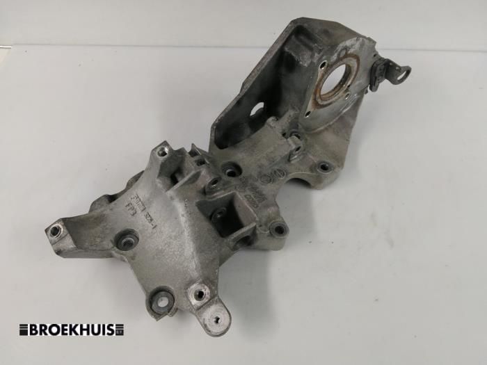 Usagé Support dynamo bas Volkswagen Golf VI Variant (AJ5/1KA) 1.6 TDI 16V 105 Prix € 30,00 Règlement à la marge proposé par Autobedrijf Broekhuis B.V.